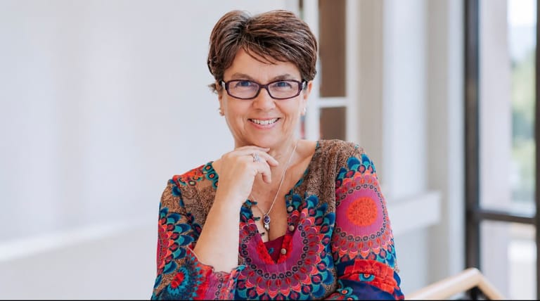 Claudia Doron