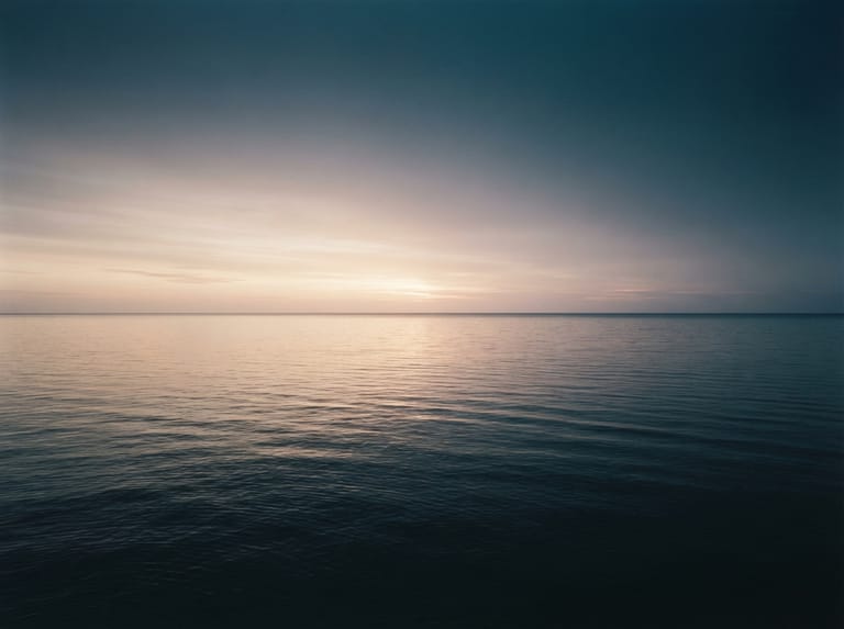 Calm ocean horizon at dawn