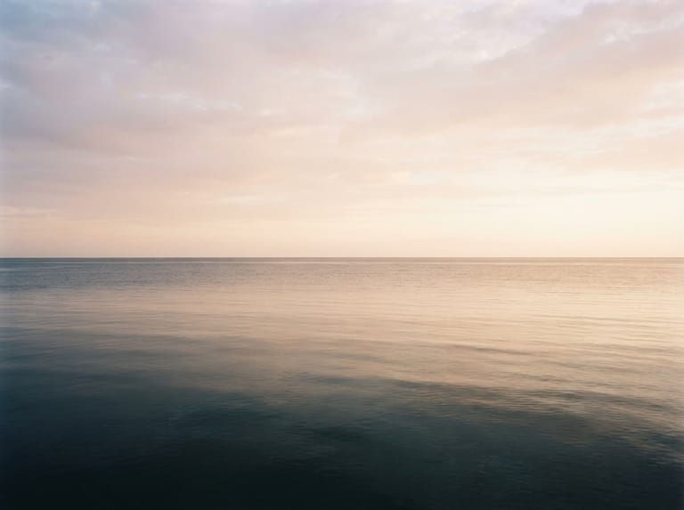Calm ocean horizon at dawn